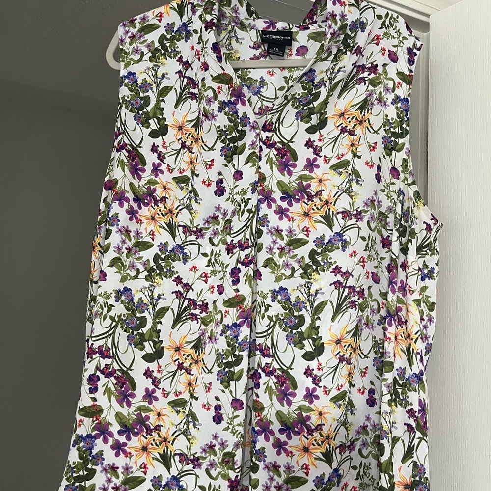 Liz Claiborne White and Purple Sleeveless Blouse with Mandarin Collar